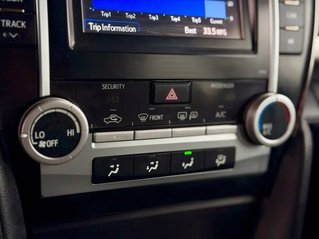Used 2012 Toyota Camry SE FWD image 37