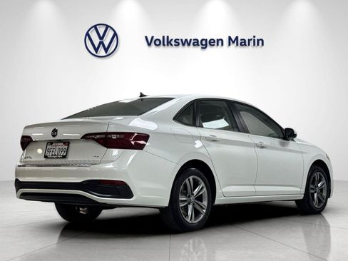 Used 2023 Volkswagen Jetta SE w/ Panoramic Sunroof Package FWD image 5