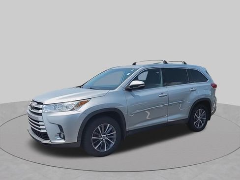 Used 2019 Toyota Highlander XLE AWD/4WD image 5