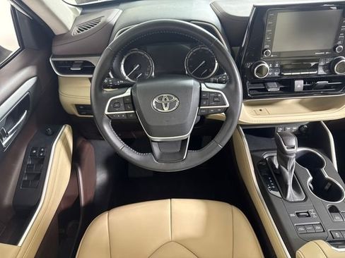 Used 2022 Toyota Highlander XLE image 31