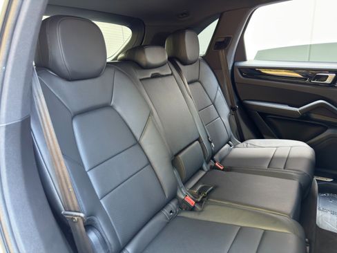 Used 2020 Porsche Cayenne image 40