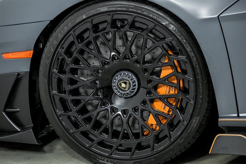 Used 2019 Lamborghini Aventador SVJ AWD/4WD image 8