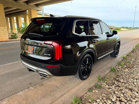 Used 2020 Kia Telluride SX w/ Towing Package FWD image 3
