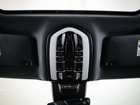 Certified 2023 Porsche Macan Turbo AWD/4WD image 20