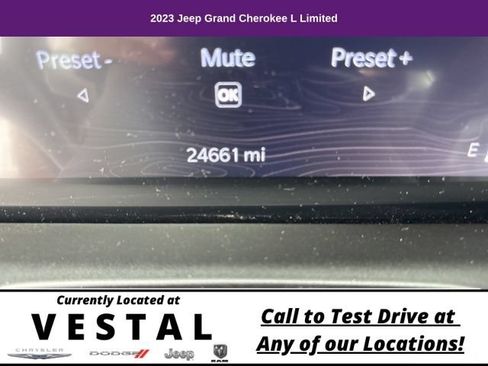 Used 2023 Jeep Grand Cherokee L Limited w/ Black Appearance Package AWD/4WD image 18