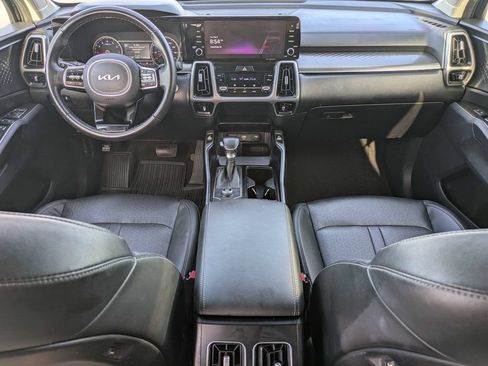 Used 2022 Kia Sorento S FWD image 2