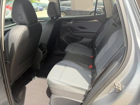 Certified 2025 Volkswagen Tiguan SE AWD/4WD image 13