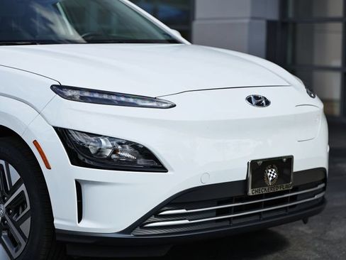 Used 2023 Hyundai Kona SEL FWD image 2