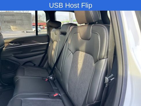 New 2026 Jeep Grand Cherokee Laredo image 12