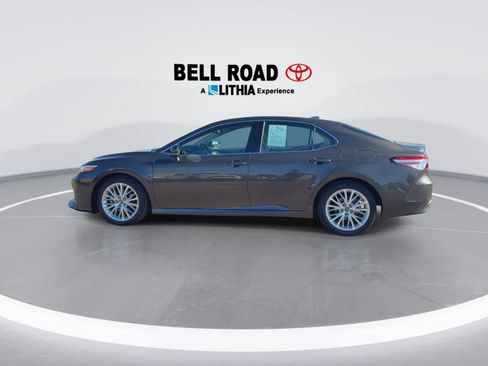 Used 2018 Toyota Camry XLE image 5