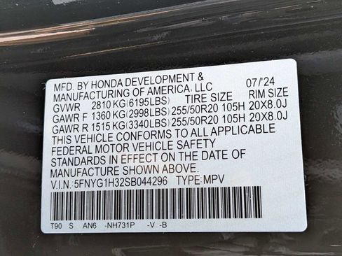 Used 2025 Honda Pilot Sport image 32