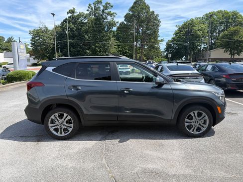 Used 2023 Kia Seltos S w/ Navigation Package FWD image 6
