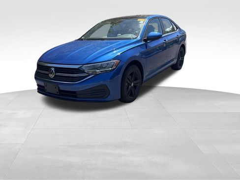 Used 2023 Volkswagen Jetta SE FWD image 2
