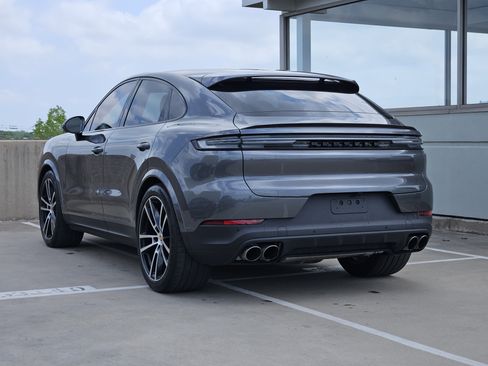 Used 2024 Porsche Cayenne S image 3