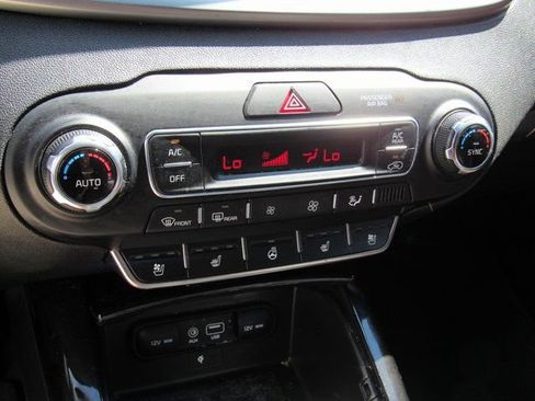 Used 2019 Kia Sorento SX image 18