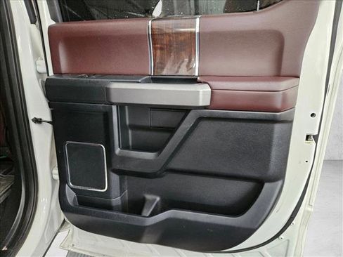 Used 2017 Ford F150 Platinum w/ Equipment Group 701A Luxury image 19