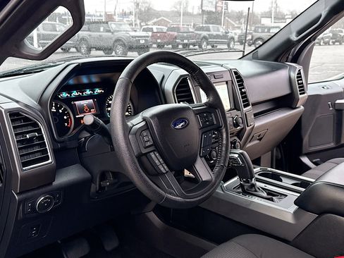 Used 2016 Ford F150 XLT w/ Equipment Group 302A Luxury image 4