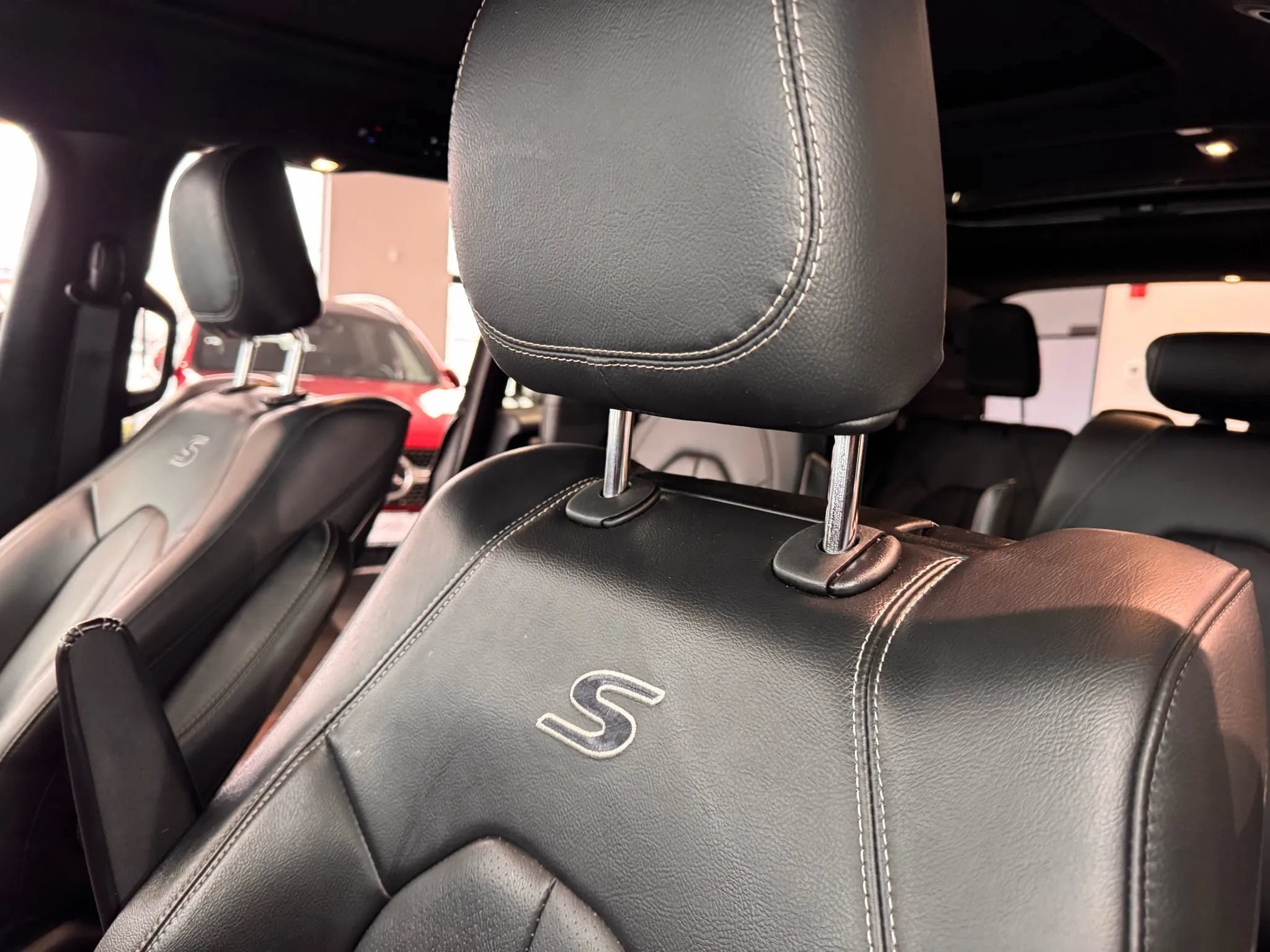 Used 2019 Chrysler Pacifica Touring-L Plus w/ Advanced Safetytec Group FWD image 11