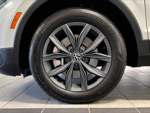 Used 2022 Volkswagen Tiguan SE AWD/4WD image 7