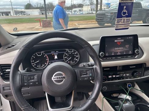 Used 2021 Nissan Rogue SL image 14