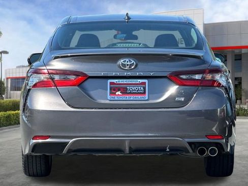 Used 2022 Toyota Camry SE FWD image 5