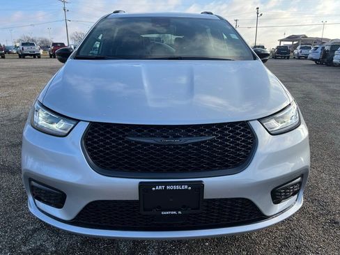 New 2026 Chrysler Pacifica Limited w/ S Appearance Package image 8