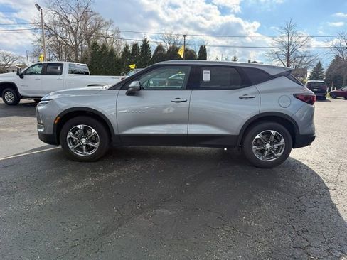 Used 2025 Chevrolet Blazer LT FWD image 9