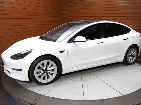 Used 2023 Tesla Model 3 Standard Range image 7