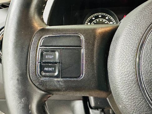 Used 2015 Jeep Patriot High Altitude FWD image 14