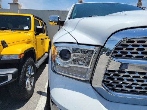 Used 2018 RAM 1500 Laramie AWD/4WD image 9