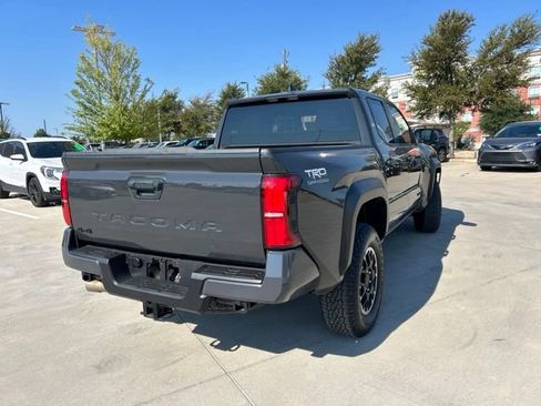 Certified 2025 Toyota Tacoma TRD Off-Road AWD/4WD image 4