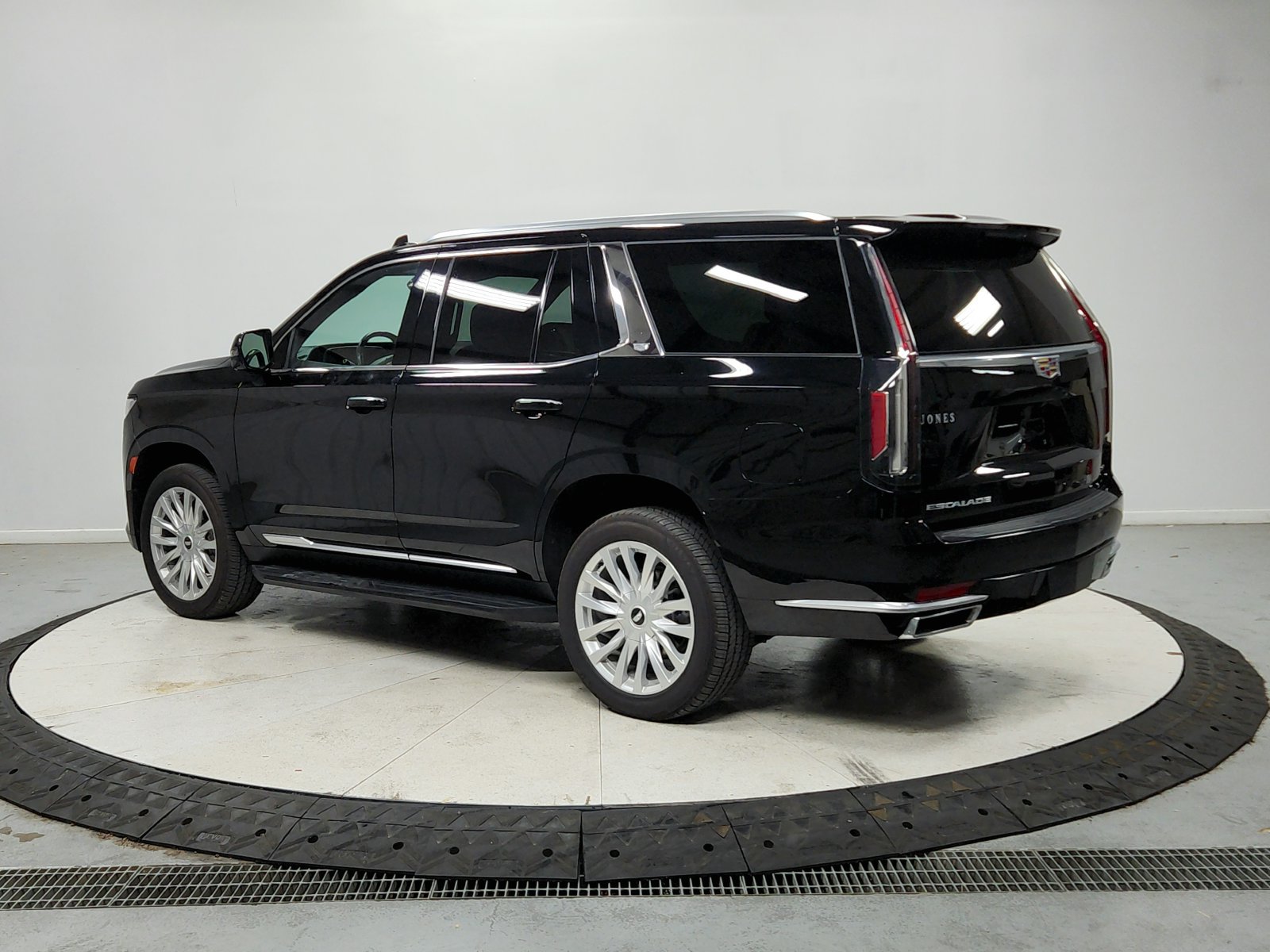 Used 2023 Cadillac Escalade Luxury RWD image 6