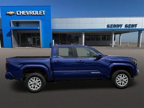 Used 2025 Toyota Tacoma SR5 AWD/4WD image 3