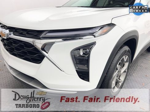 Used 2025 Chevrolet Trax LT image 11