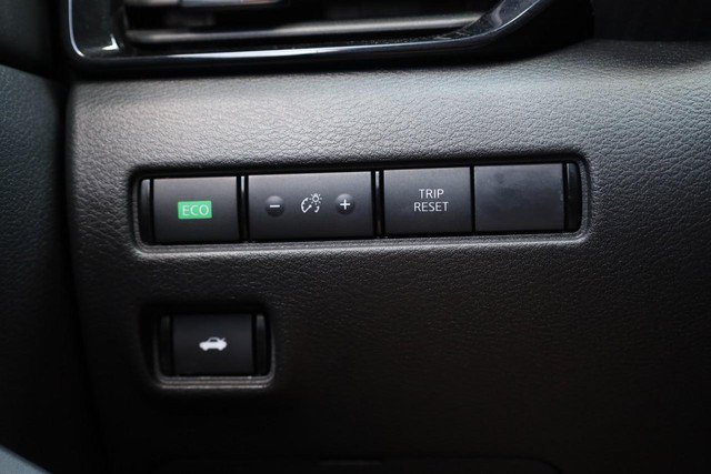 Certified 2025 Nissan Sentra SV FWD image 17
