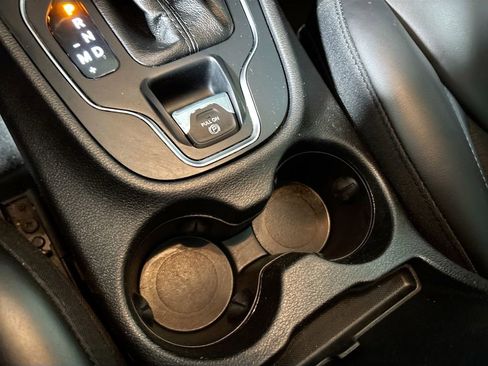 Used 2019 Jeep Cherokee Latitude Plus w/ Comfort/Convenience Group image 15