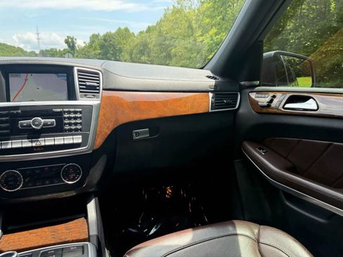 Used 2014 Mercedes-Benz GL 550 4MATIC image 27