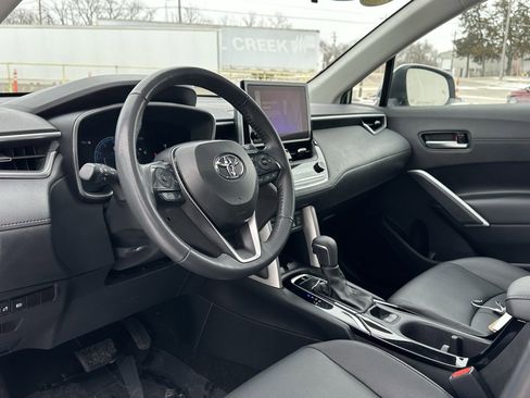 Used 2024 Toyota Corolla Cross XLE image 10