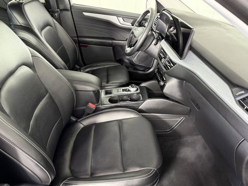 Used 2023 Ford Escape Platinum image 10