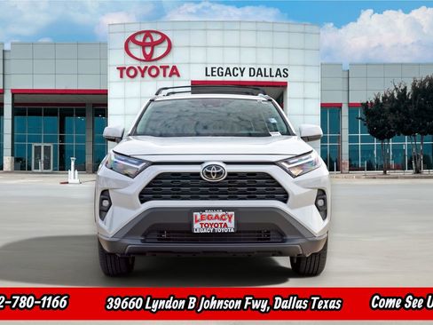 Used 2025 Toyota RAV4 XLE Premium FWD image 5