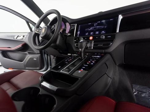 New 2026 Porsche Macan image 27