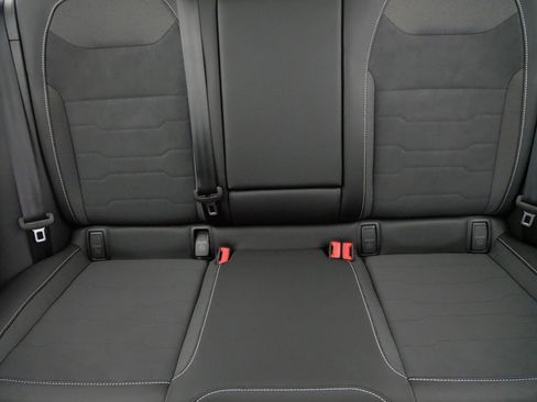 Certified 2025 Volkswagen Taos SE w/ Panoramic Sunroof Package image 13