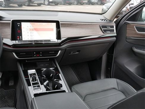 Certified 2025 Volkswagen Atlas SEL image 24