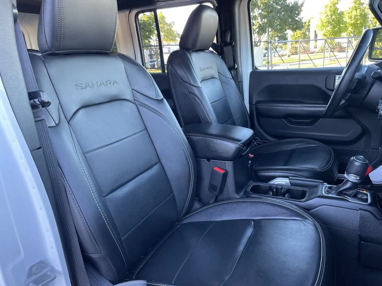 Used 2018 Jeep Wrangler Unlimited Sahara AWD/4WD image 14