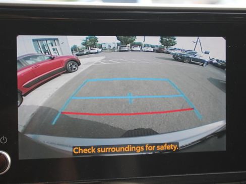 Used 2024 Toyota Highlander XLE AWD/4WD image 7