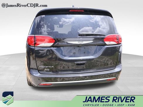 Used 2020 Chrysler Pacifica Touring-L w/ Advanced Safetytec Group FWD image 16