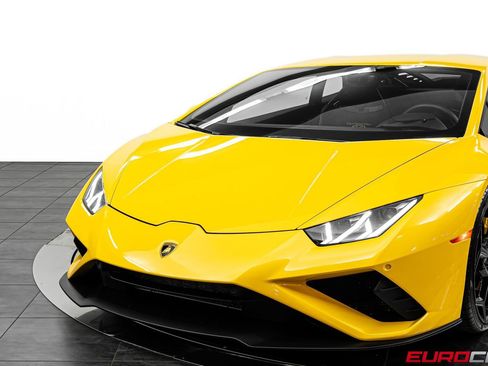 Used 2021 Lamborghini Huracan EVO RWD image 13