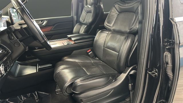Used 2020 Lincoln Navigator L Reserve w/ Luxury Package AWD/4WD image 9