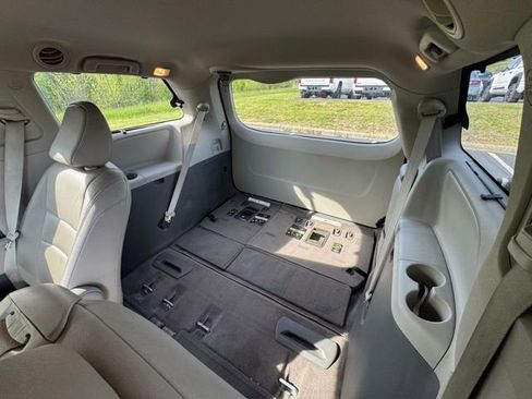 Used 2015 Toyota Sienna XLE image 15