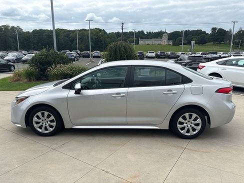 Used 2024 Toyota Corolla LE FWD image 4